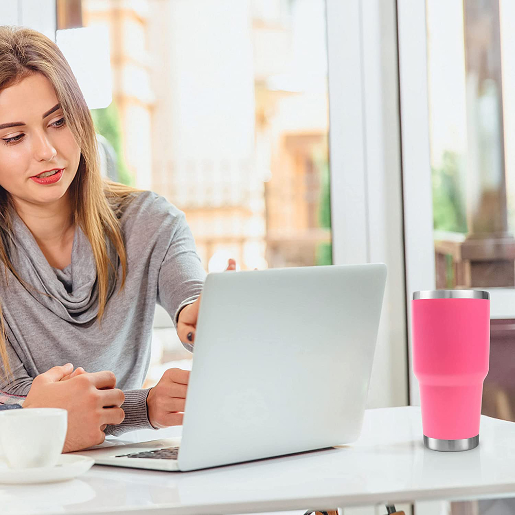 Mug tumbler kereta terisolasi termal klasik dengan pengeluar tudung 